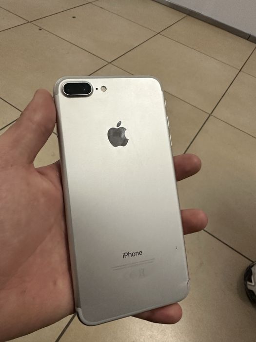 Продам айфон 7+