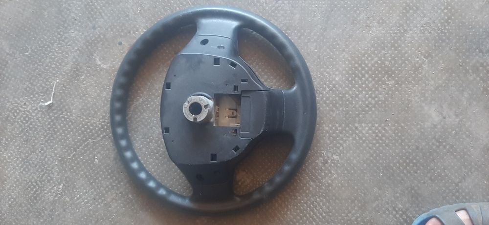 Vând volan mitubishi și capace butuci