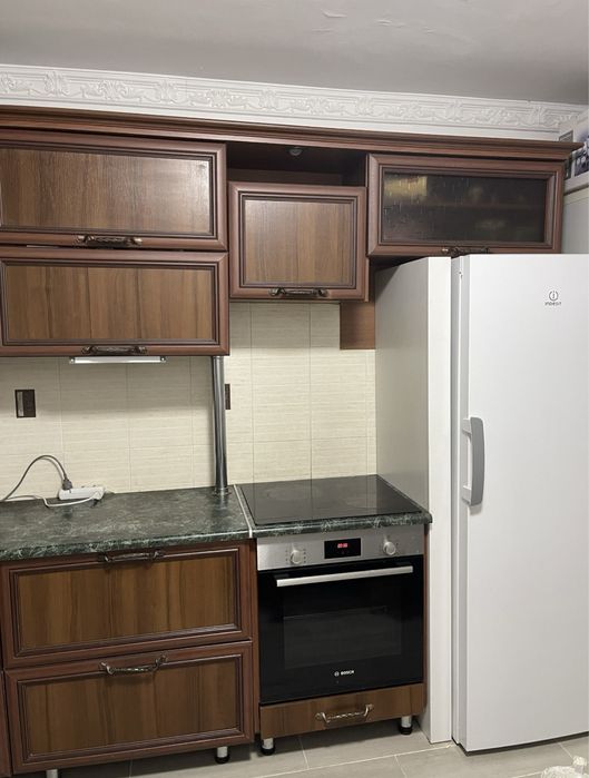 Продается Кухонный гарнитур качественный