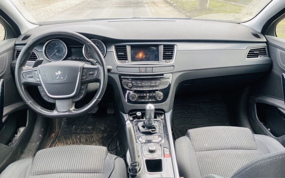 Peugeot 508 usor avariat