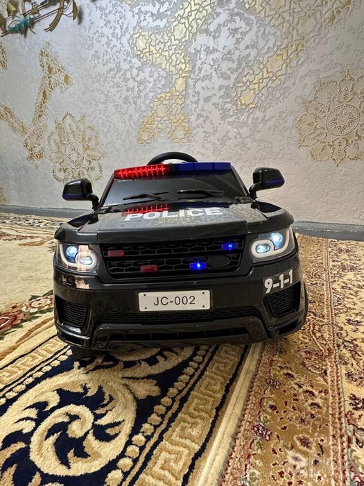 Police moshina elektronniy pultda sirena ratsiyali