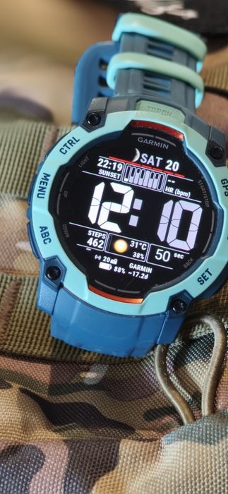 Garmin instinct 3 50mm amoled ediție limitată  NEO TROPIC