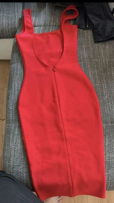 Червена бандажна рокля