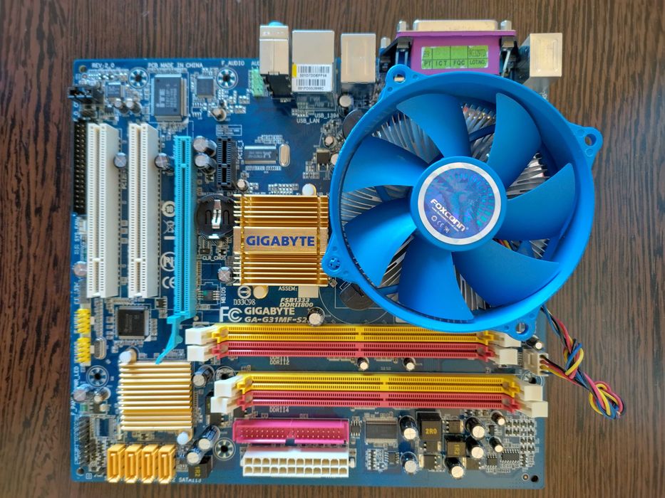 Placa de baza Gigabyte, socket 775 + Q6700, 4xDDR2 testata