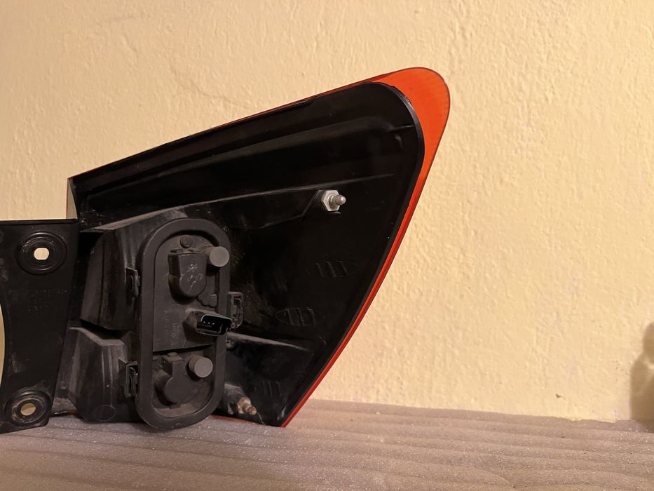 Ляв външен стоп Nissan Qashqai J10