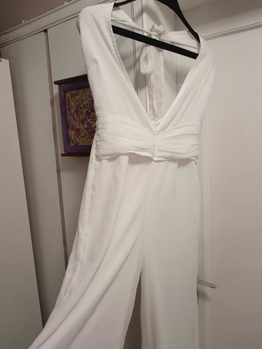 Бял официален гащеризон