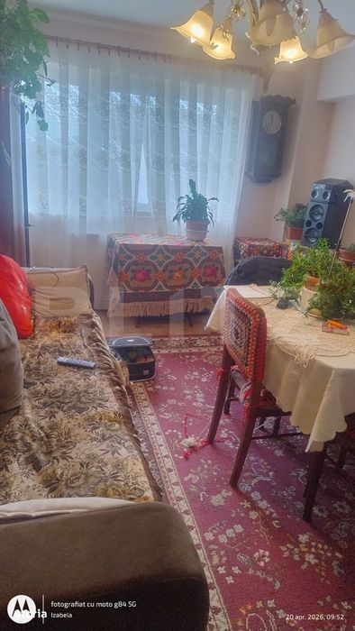 Apartament cu 2 camere, decomandat de vanzare – Zona UM