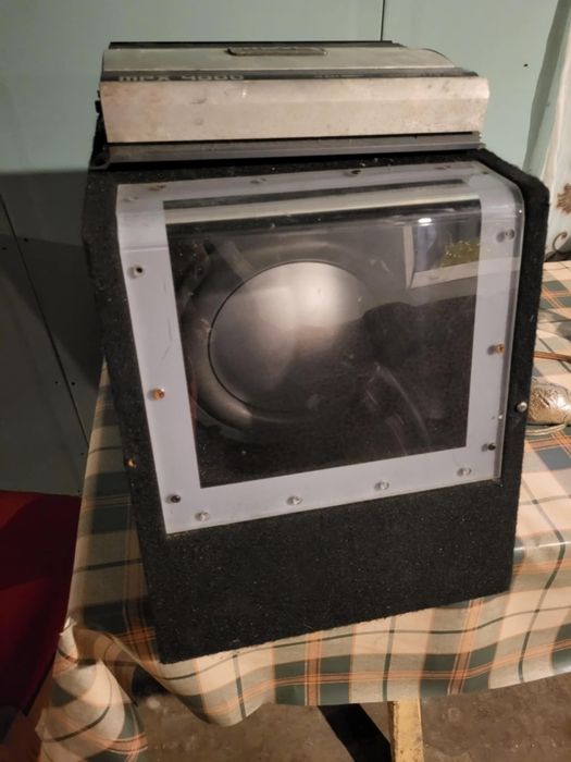 Vînd subufăr auto plus stație