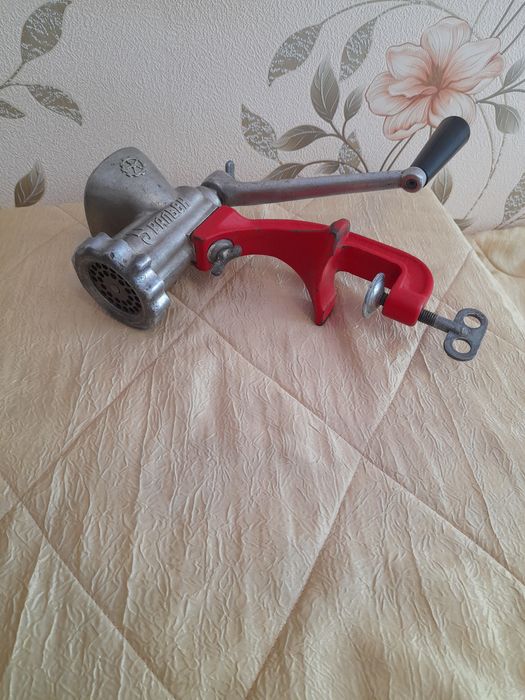 Продам мясорубку ручную.