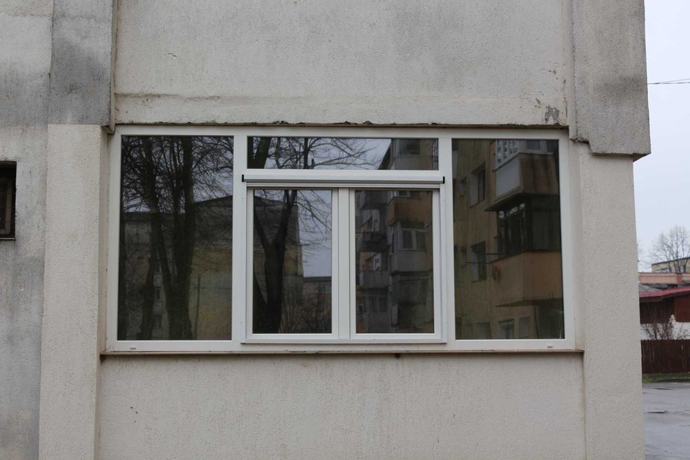 Persoană fizică, vând apartament cu 3 camere decomandat – Str. Gloriei, Roman la 10 min de Piața Smirodava