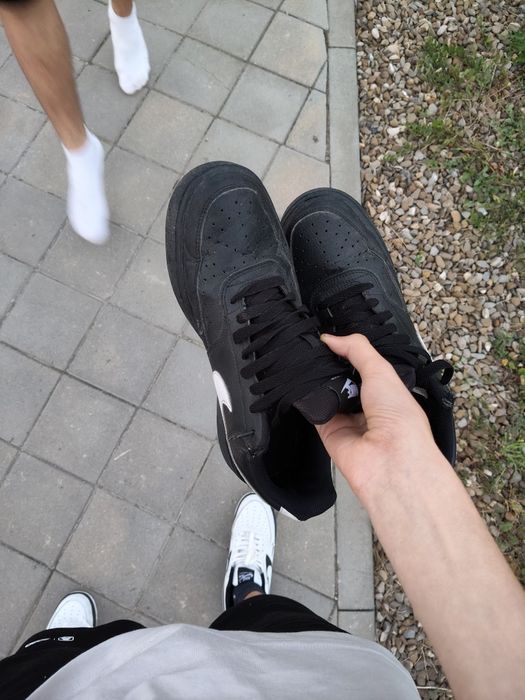 Adidași de vânzare
