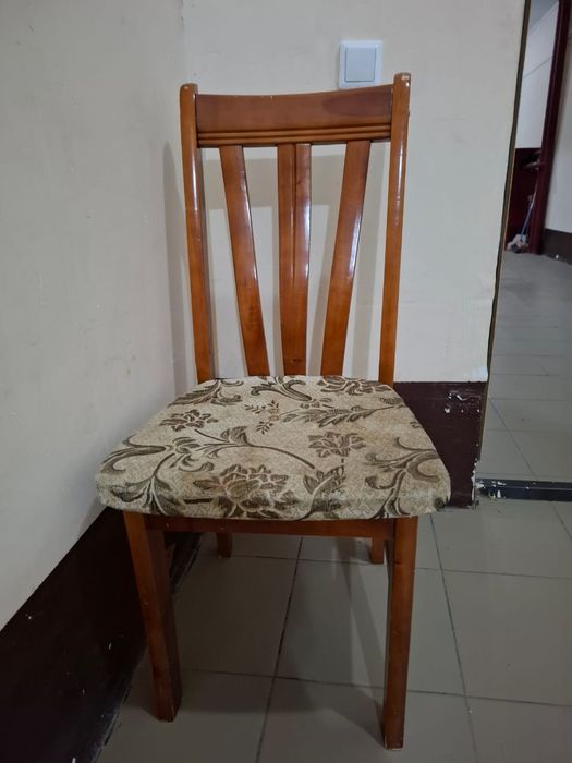 Продам стулья ( дерево)