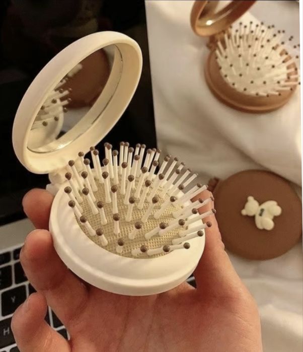 Зеркало с расческой