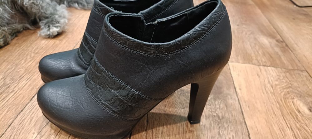 Продам ботильоны 2000.36размер