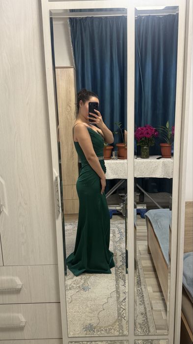 Продам изумрудное платье