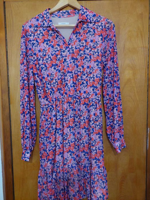 Къса шарена рокля