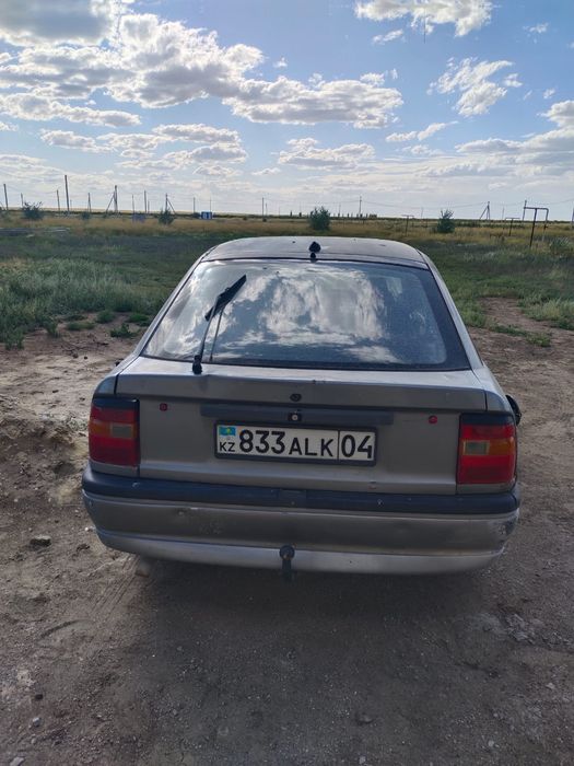 Автомобиль Опель вектра