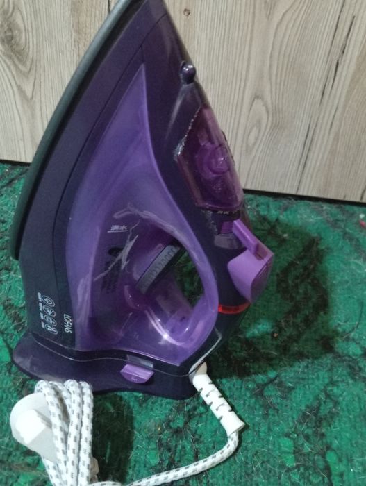 Продам утюг в хорошем состоянии