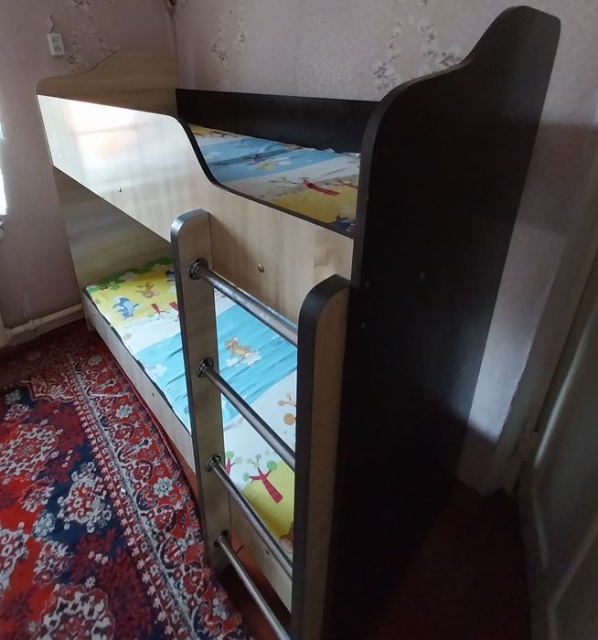 Двухяростная кровать