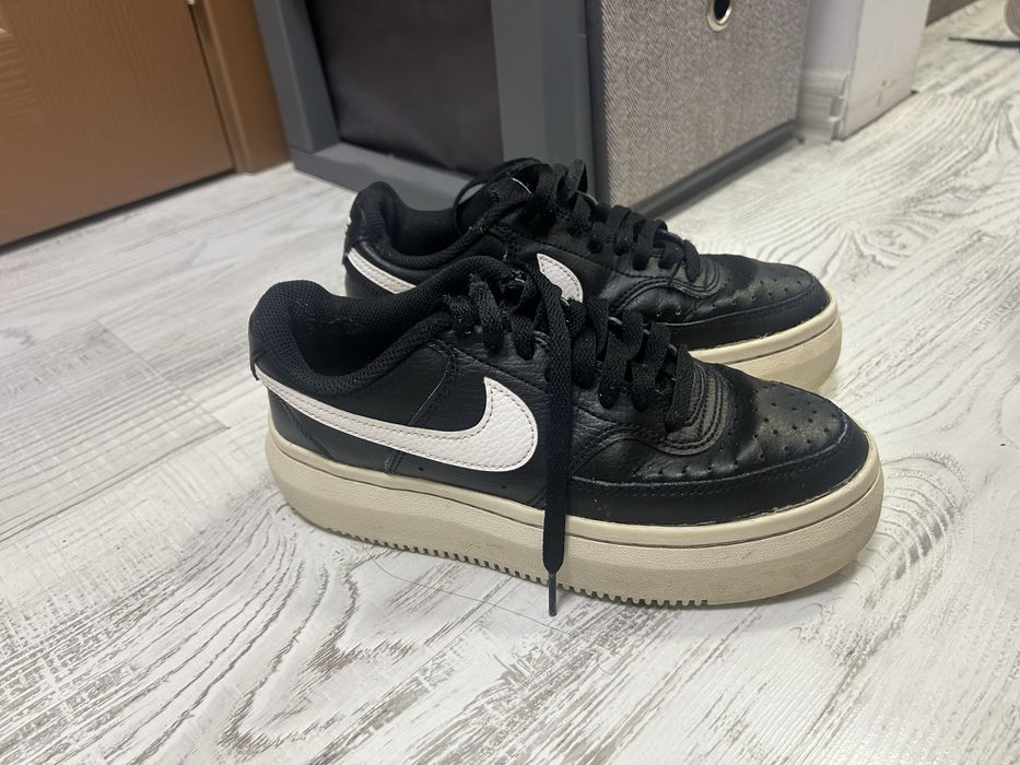 Черни обувки на ,,Nike”