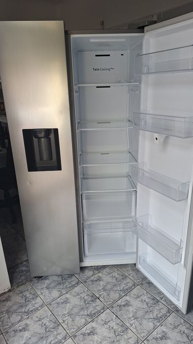 Frigider Samsung Side-by-Side