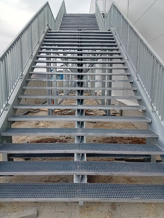 Scara metalica zincata 4mm grosime noi transport inclus