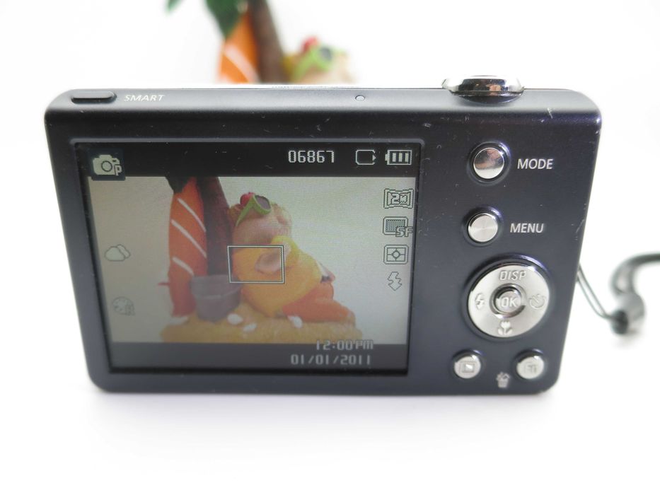 Samsung ST65 ултра компактен цифров фотоапарат, черна дигитална камера, в отлично състояние, пълен комплект, работи супер.