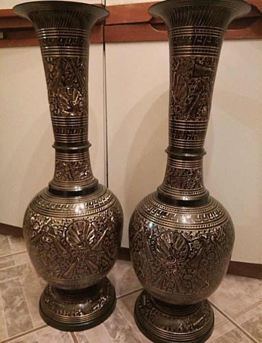 Set de 2 impozante vaze gravate integral manual din bronz masiv piese