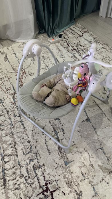 Продаю качелю шезлонг