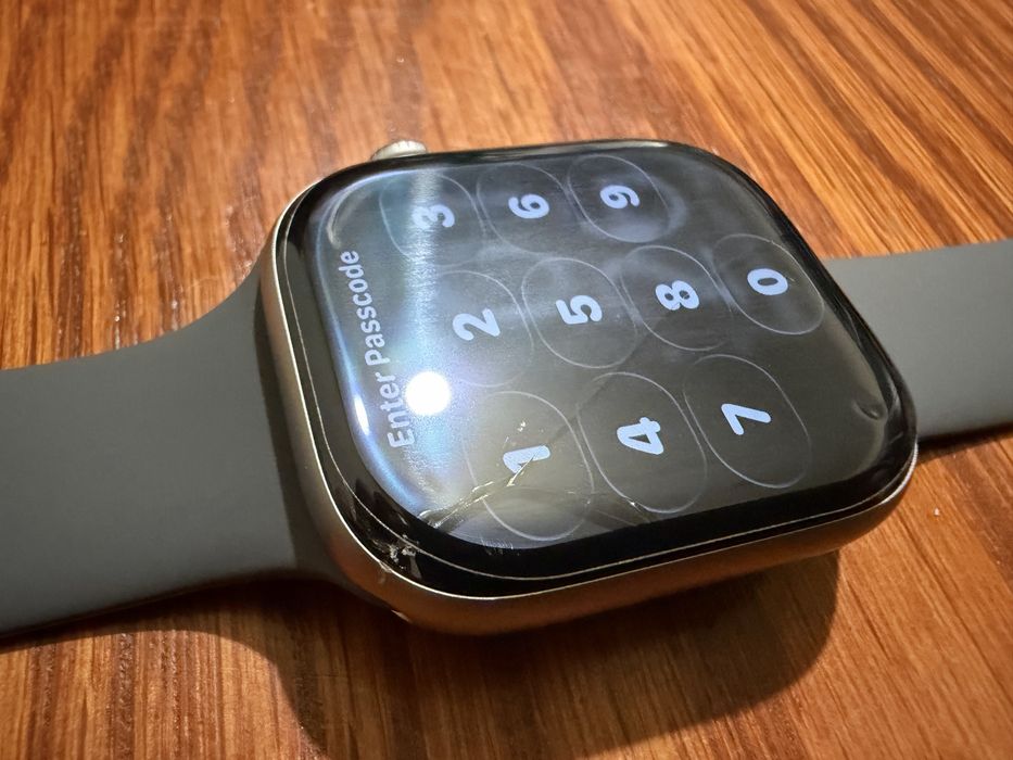 Vand Apple Watch 11 cu sticla sparta