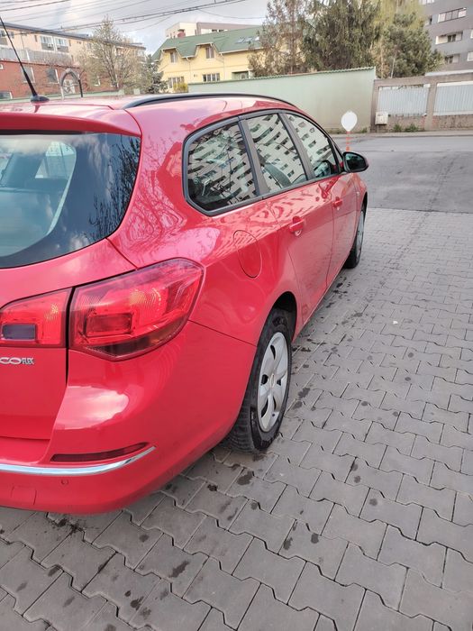Vând sau schimb Opel Astra J tourer