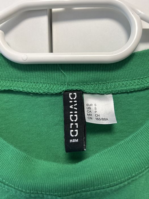 Къса зелена тениска