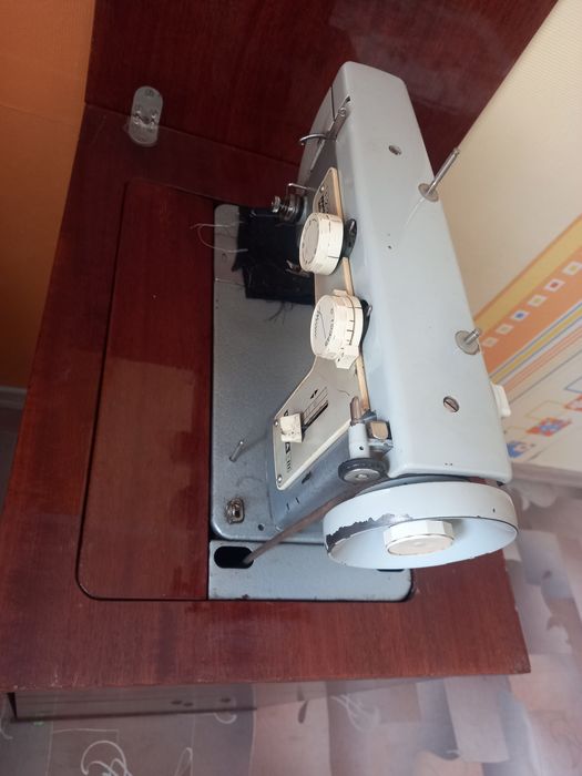 Советская швейная машинка.