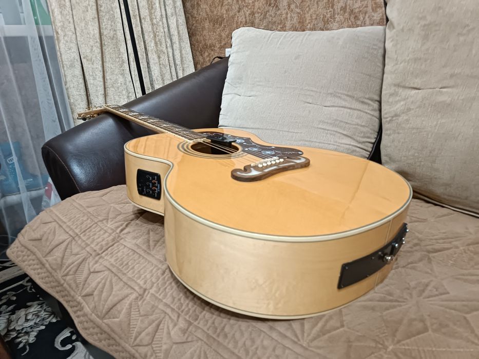 Электроакустическую гитару