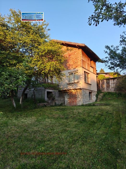 Къща в с. Панчарево 218m² и двор 820 м² - в.з. Косанин дол