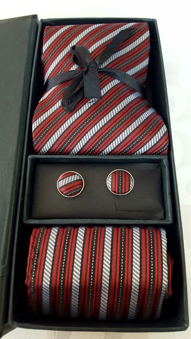 Галстук, запонки, платок