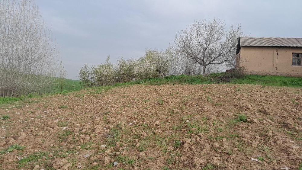 Курилиши тугалланмаган уй жой.