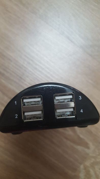 Dr. Bott gHub 2.0
4 - Porturi USB 2 Hub