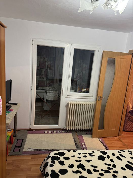 Vând apartament in Resita