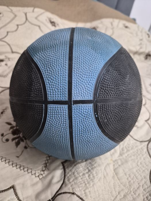 Продам баскетбольный мяч