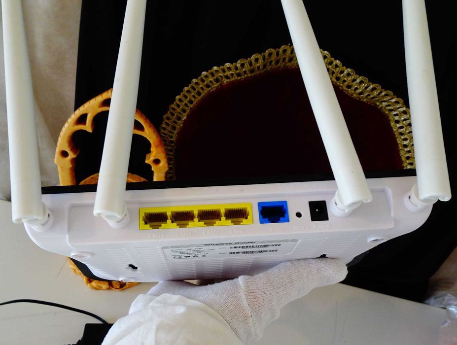 Рутер NPLAY-NR100,зарядно.