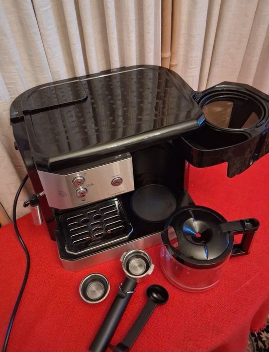 Espressor/cafetieră De'Longhi.