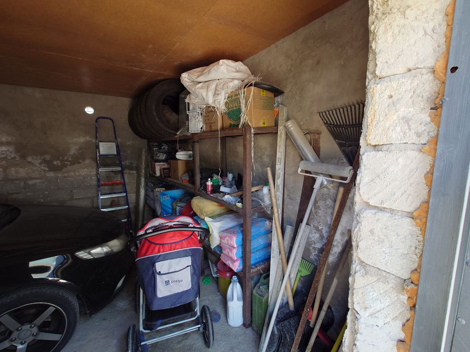 Продам гараж и времянка под снос