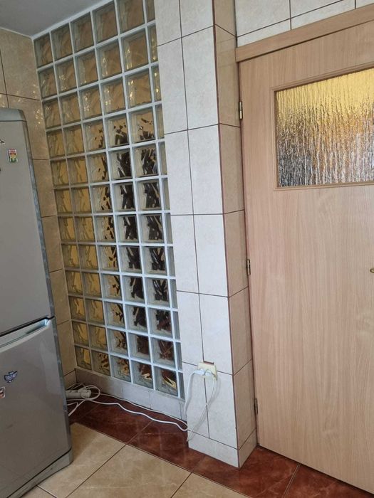 Vand apartament  cu 3 camere