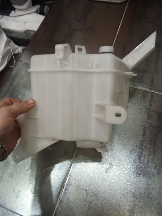 Бачок омывателя Toyota Corolla 150. Auris e15 .