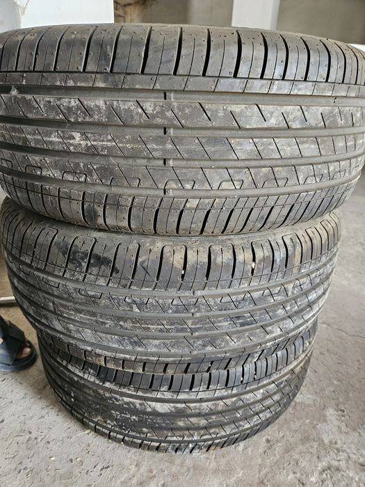 Goodyear balloni 215/55 R17
