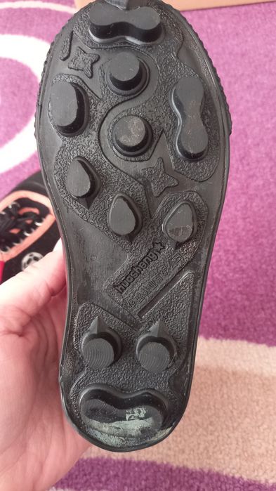 Обувки за футбол номер 30