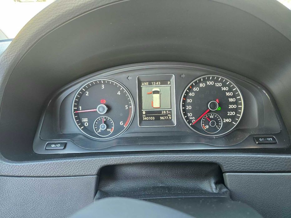 VOLKSWAGEN Multivan 2013 — imagine 3