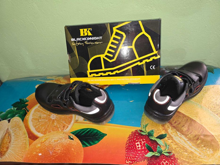 Работни обувки с метално бомбе