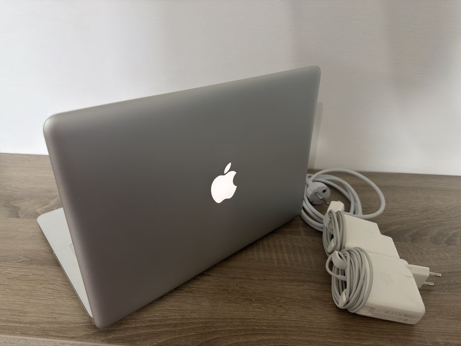 Macbook Pro 13" i5 8GB ram